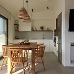 Aparthotel Pnoe - Feel At