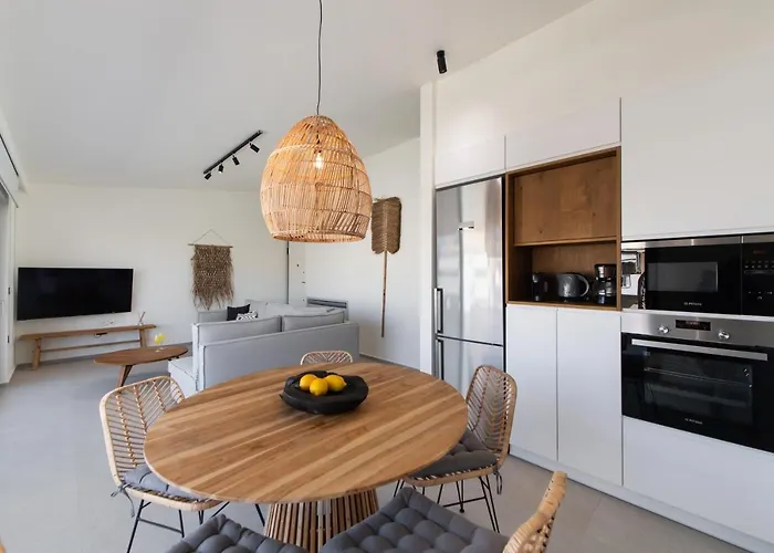 Apartmanhotel Pnoe - Feel At 4*